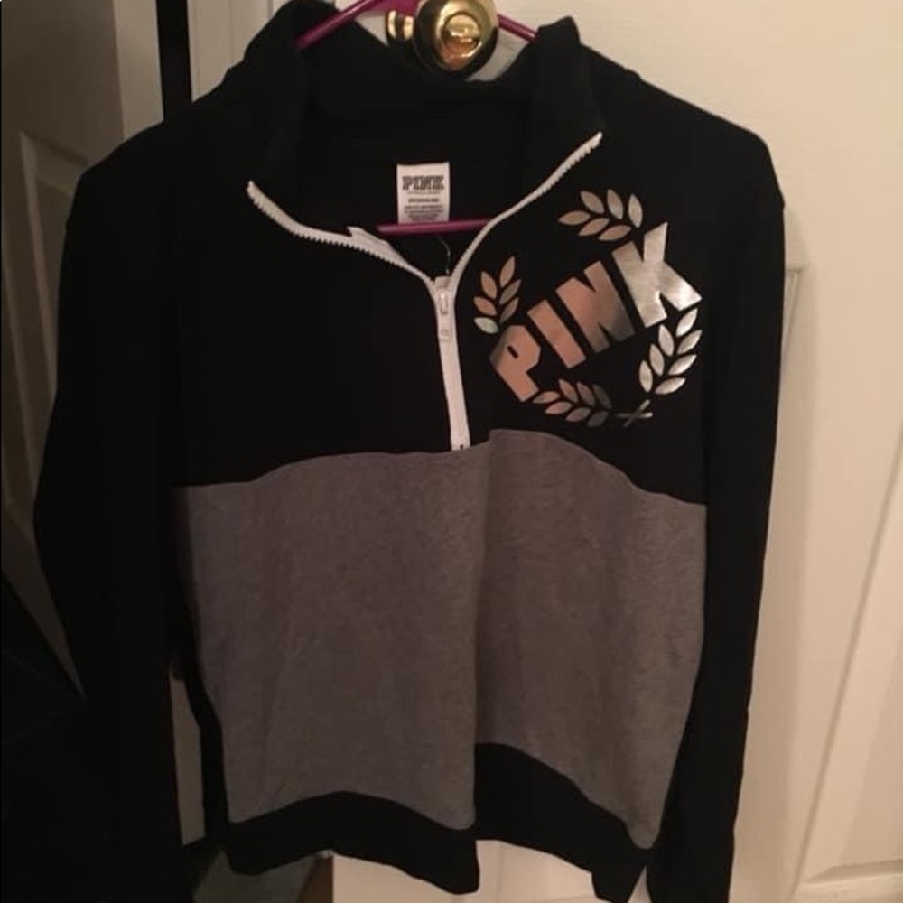 Small Vs/pink sweatshirt